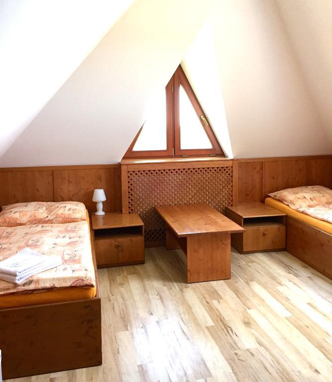 פץ פוד סניישקו Hotel Lidicka Bouda חדר תמונה