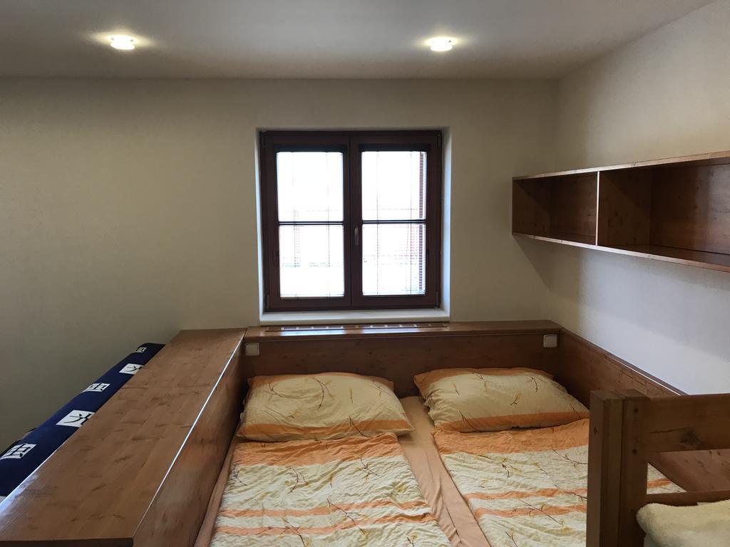 פץ פוד סניישקו Hotel Lidicka Bouda מראה חיצוני תמונה