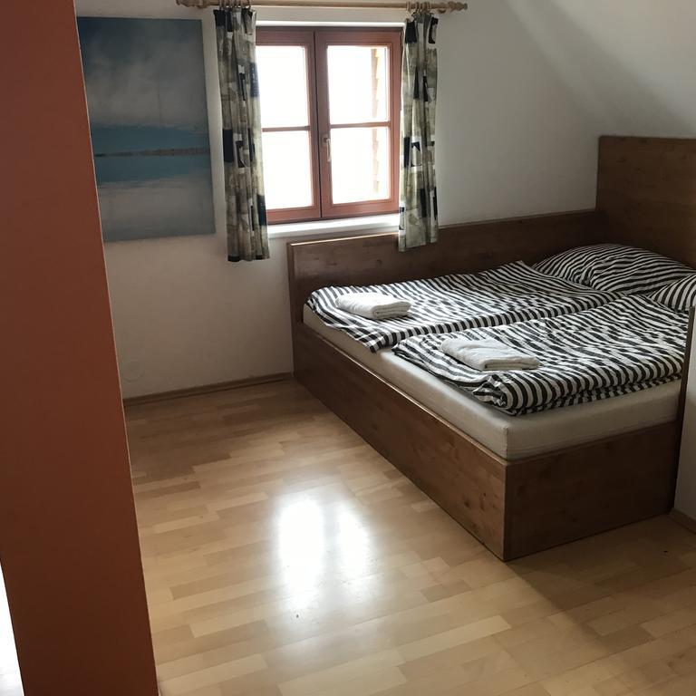 פץ פוד סניישקו Hotel Lidicka Bouda מראה חיצוני תמונה
