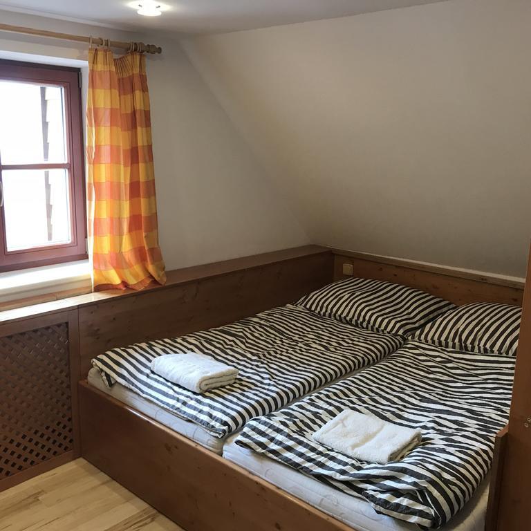 פץ פוד סניישקו Hotel Lidicka Bouda מראה חיצוני תמונה