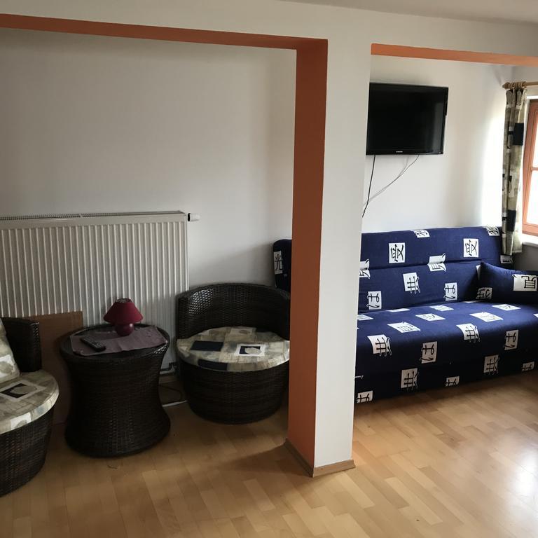 פץ פוד סניישקו Hotel Lidicka Bouda מראה חיצוני תמונה