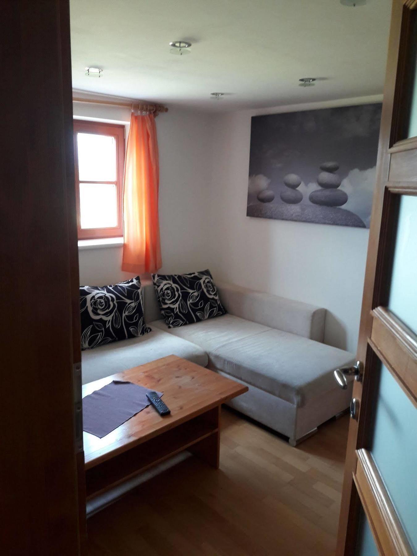פץ פוד סניישקו Hotel Lidicka Bouda מראה חיצוני תמונה