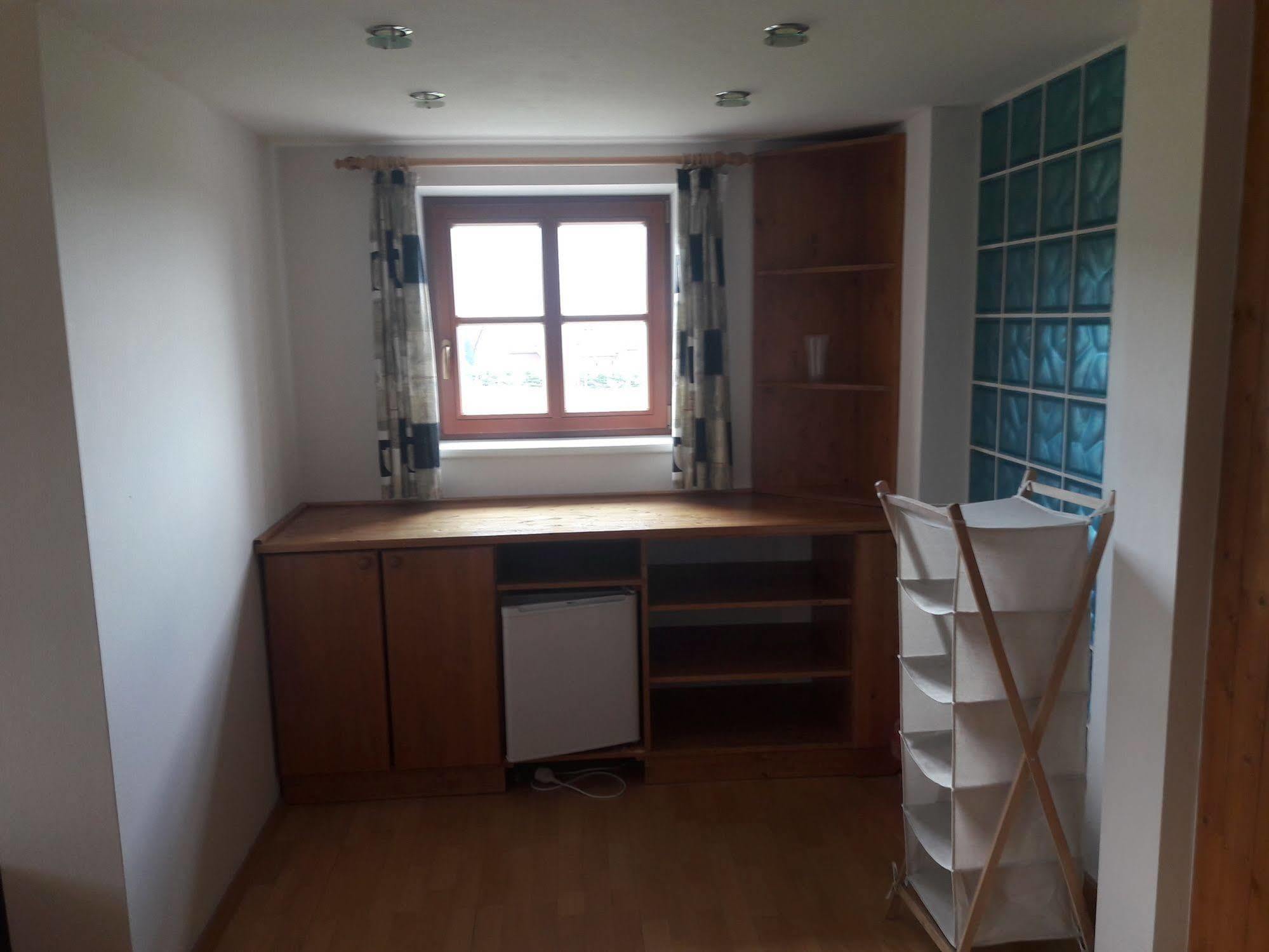 פץ פוד סניישקו Hotel Lidicka Bouda מראה חיצוני תמונה