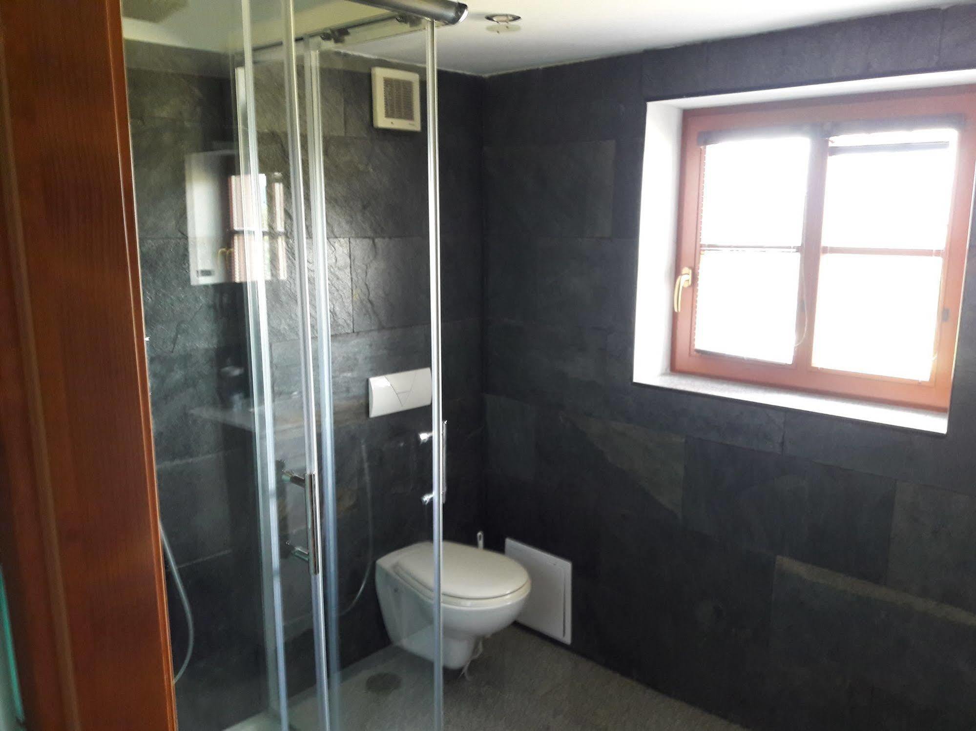פץ פוד סניישקו Hotel Lidicka Bouda מראה חיצוני תמונה