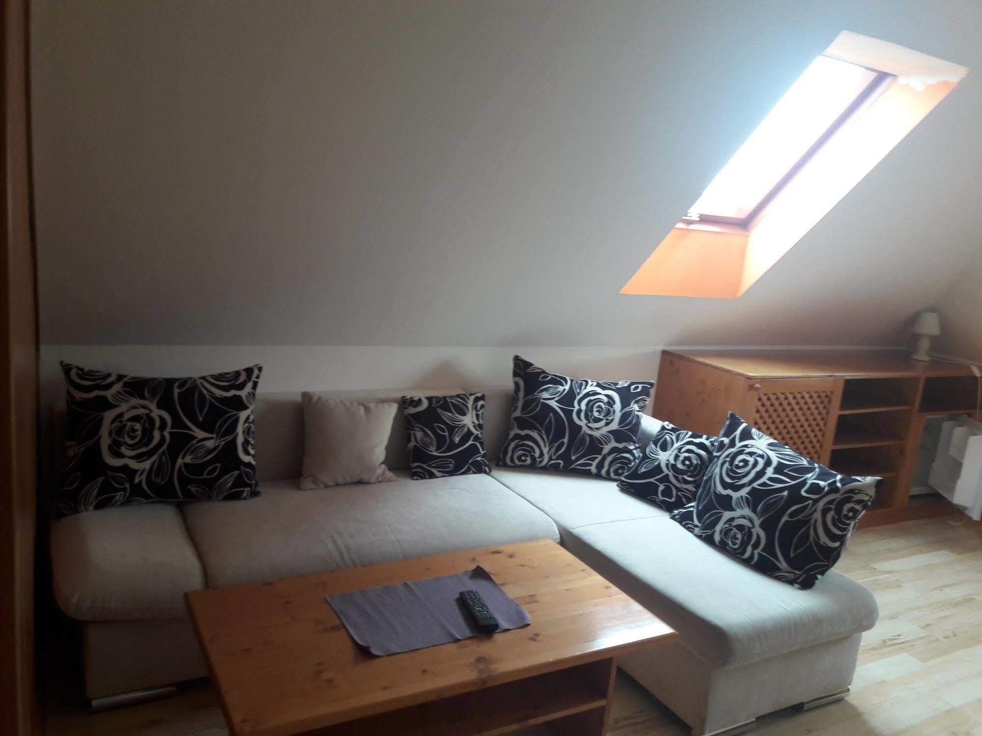 פץ פוד סניישקו Hotel Lidicka Bouda מראה חיצוני תמונה