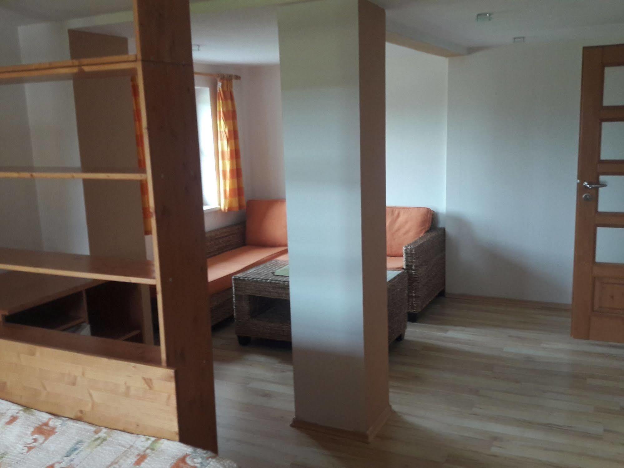 פץ פוד סניישקו Hotel Lidicka Bouda מראה חיצוני תמונה