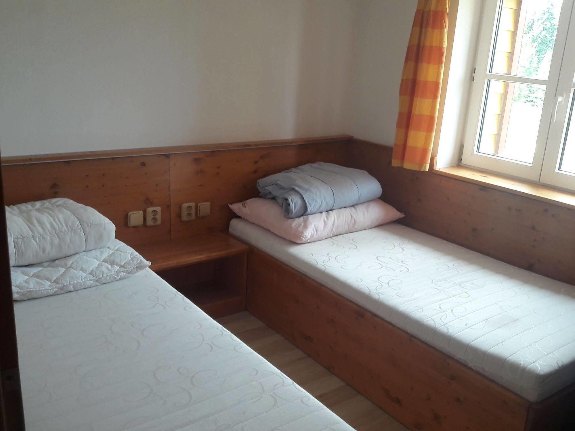 פץ פוד סניישקו Hotel Lidicka Bouda מראה חיצוני תמונה