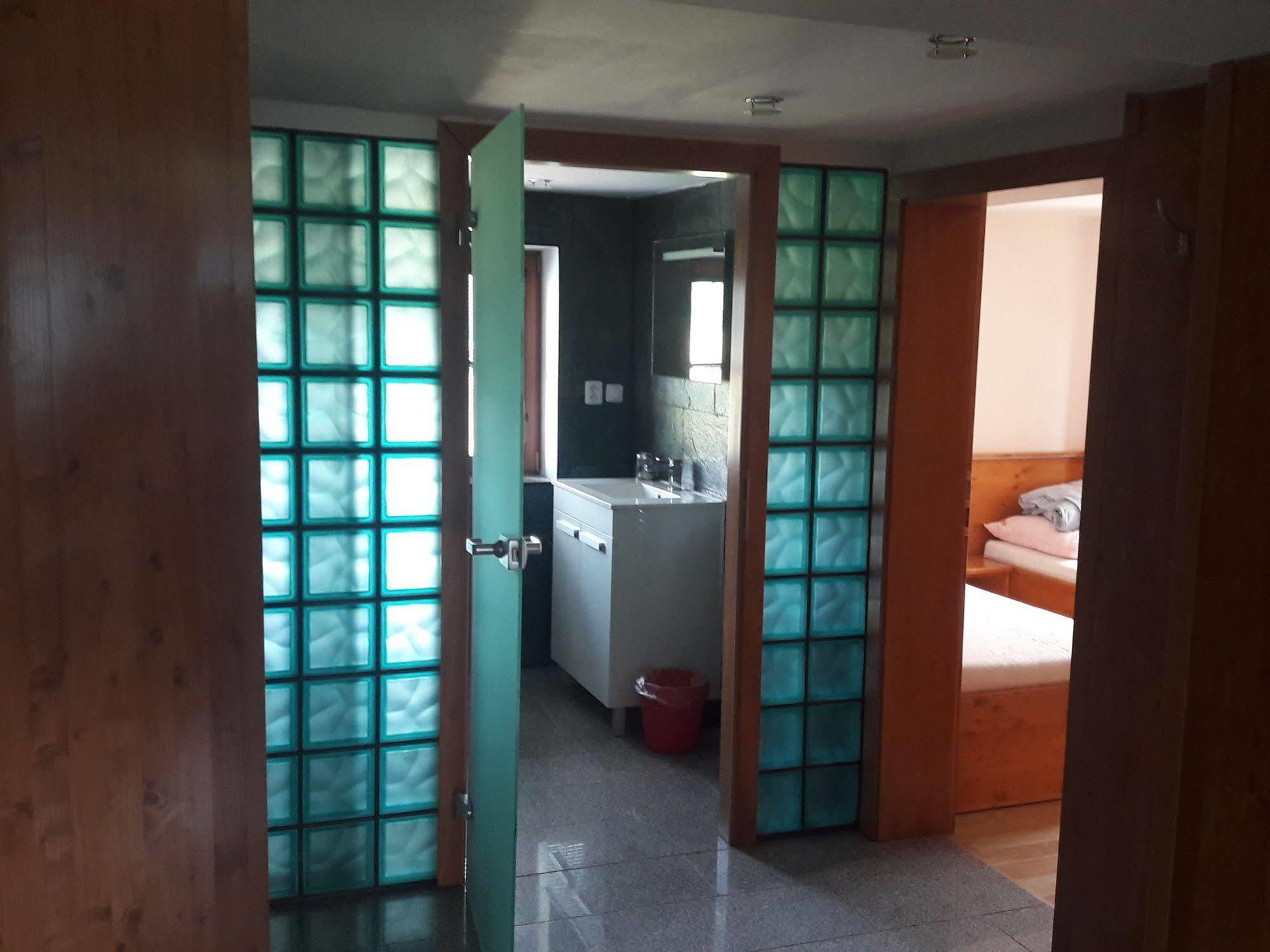 פץ פוד סניישקו Hotel Lidicka Bouda מראה חיצוני תמונה
