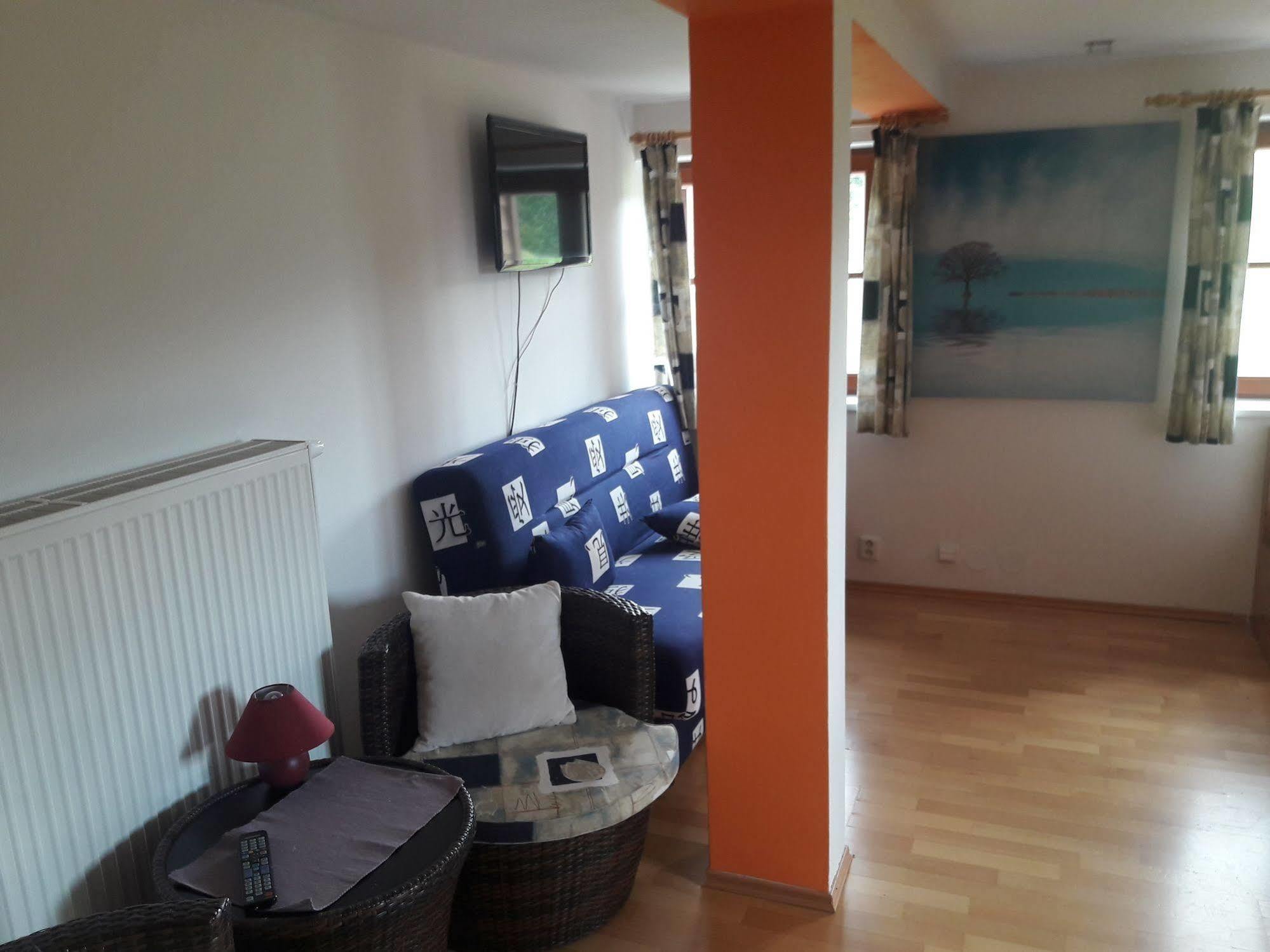 פץ פוד סניישקו Hotel Lidicka Bouda מראה חיצוני תמונה